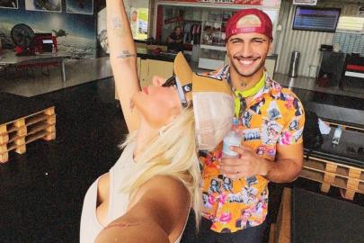 İrem Derici nişanlısını affetti! Eşcinsel iddialarına da cevap verdi