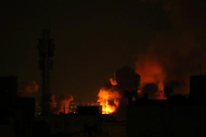 İsrail İran'a yeni bir saldırı dalgası başlattı