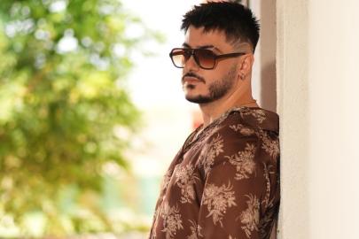 Kafasına 7 dikiş atılmıştı! Şarkıcı Semicenk’ten haber var