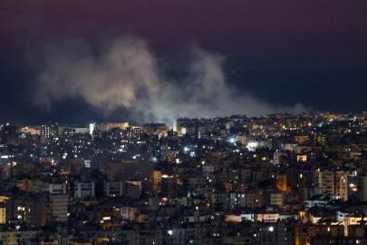 Katil İsrail Beyrut'ta bir beldeye havadan saldırdı