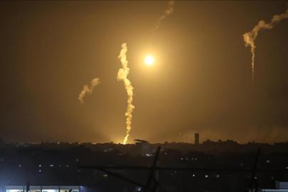 Katil İsrail çadırlara saldırdı: 3 Filistinli hayatını kaybetti