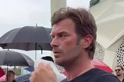 Kıvanç Tatlıtuğ bayram namazında görüntülendi