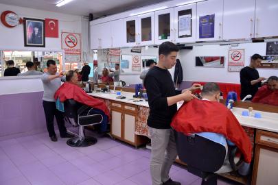 Korkuteli'de 'bayram tıraşı' yoğunluğu