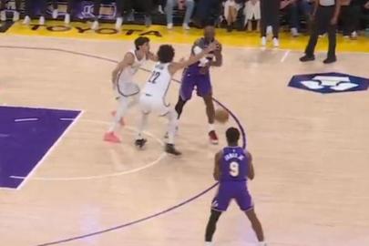 NBA tarihine geçti: Babadan oğluna asist