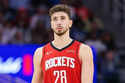 NBA'de LeBron James rekor kırdı! Alperen Şengün'ün 17 sayısı galibiyete yetmedi