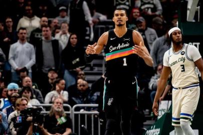 NBA'de Spurs, Bucks'ı farklı mağlup etti!