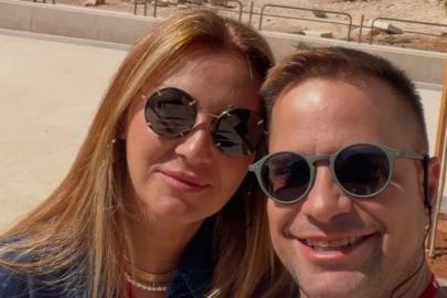 Pınar Altuğ ve Yağmur Atacan'dan romantik video geldi! Eşini öpücüklere boğdu