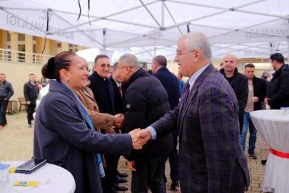 Protokol camide bayramlaştı