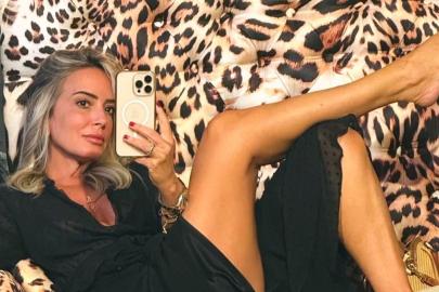 Saba Tümer gençlik fotoğrafını paylaştı! Güzelliğine yorum yağdı