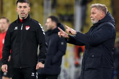 Samsunspor Teknik Direktörü Thorsten Fink'ten Fenerbahçe maçı sonrası açıklama: Çok daha iyisini yapabilirdik