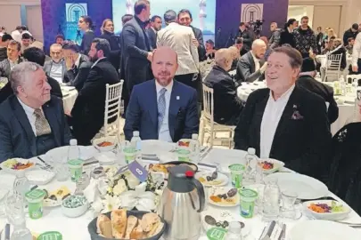 Sanat, spor ve siyaset dünyası iftarda buluştu