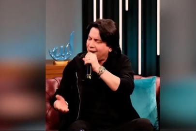 Şarkıcı Murat Başaran'dan 'Kabe'de Hacılar' performansı geldi