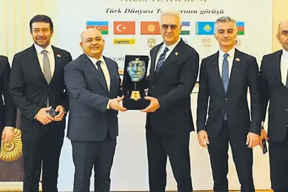 Tiyatronun ışığı Bakü’de yandı