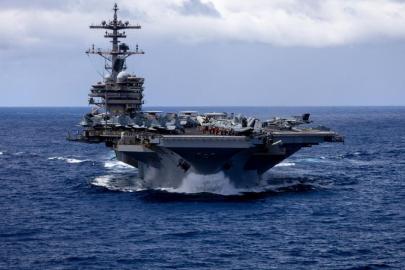 ABD, Hint Okyanusu'nda seyreden USS George HW Bush uçak gemisinin fotoğrafını paylaştı