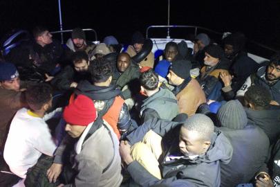 Bodrum’da su alan bottaki 30 kaçak göçmen kurtarıldı