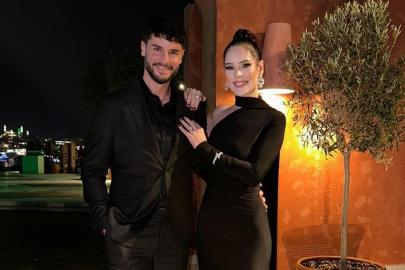 Boşanacakları iddia edilmişti! Berk Oktay'dan eşine romantik kutlama