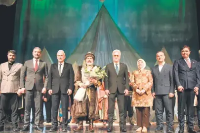 ‘Çınarın Gölgesinde’ perde açtı