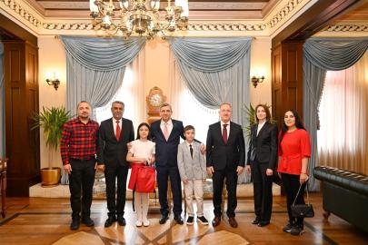 Çocuk vali Nazenin, görevi devraldı