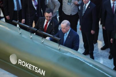 Cumhurbaşkanı Erdoğan, ROKETSAN Üretim Tesisleri'nde incelemelerde bulundu