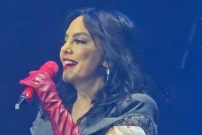 Ebru Gündeş’ten sahnede şaşırtan itiraf: Estetik yaptırdım