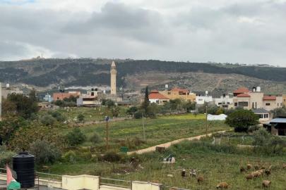 Filistin topraklarını gasbeden İsrailliler, Batı Şeria'daki çiftçileri topraklarından sürmeye çalışıyor