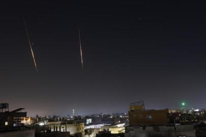 İran füzesi İsrail'in Hayfa kentinde binaya isabet etti: 4 yaralı