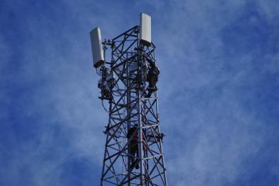 KDK devreye girdi, evin önündeki baz istasyonu kaldırıldı