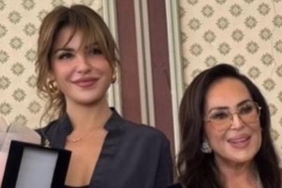 Kızı Yağmur Ünal’la etkinlikte! Türkan Şoray'ın güzelliğine yorum yağdı