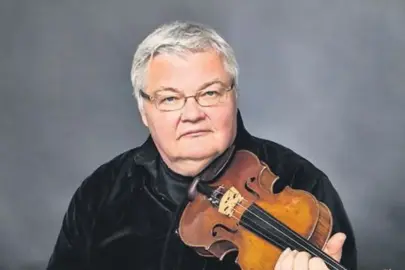 Klasik müzik devi uçakta öldü