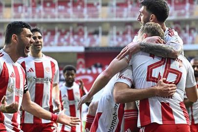Kritik maçta Antalyaspor ikinci yarıda fişi çekti! Antalyaspor - Eyüpspor maçı sonucu: 3-0