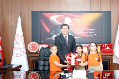 Öğrencilerden başsavcılığa 23 Nisan ziyareti