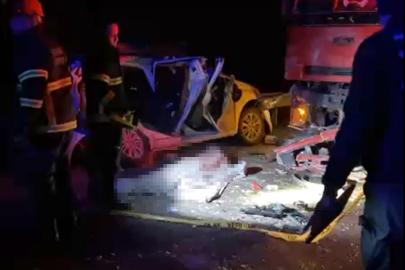 Otomobil ile kamyon çarpıştı: 1 ölü, 4 yaralı