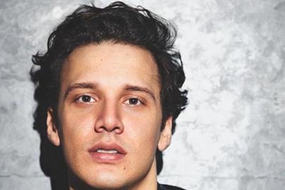 Şarkıcı Edis imaj tazeledi! Yeni görüntüsü çok beğenildi