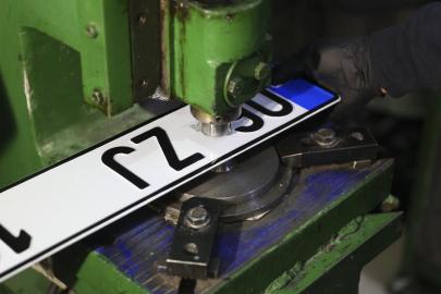 Standartlara aykırı basılan plakalar ücretsiz değiştirilecek