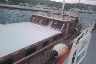 Su alan içinde 3 kişinin bulunduğu tekne, kurtarıldı