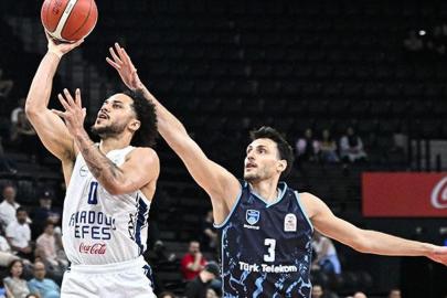 Anadolu Efes sürprize izin vermedi, seride öne geçti... Anadolu Efes - Türk Telekom maç sonucu 86-75