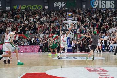 Karşıyaka evinde Bursaspor Basketbol'u devirdi! Süper Lig'de kalmayı başardı