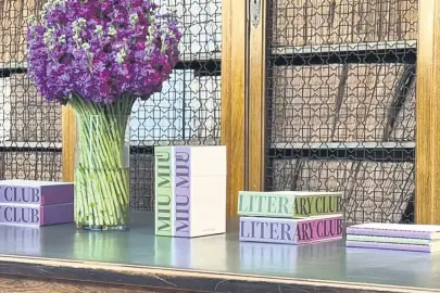 Lüks moda gözünü kitaplara dikti