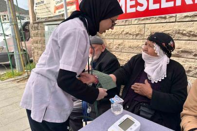 Maarifin kalbinde marifetli gençlik tansiyon ölçtü