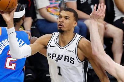 NBA play-off'larında Spurs, Thunder'ı devirdi! Seriyi 3-3 yaptı