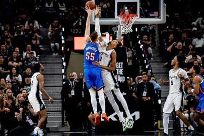 NBA'de Spurs, Thunder'ı yenerek seriyi 2-2 yaptı