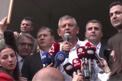 Özgür Özel: CHP sokakta, meydanda, yoldadır... Geri gelmek üzere çıkıyorum!