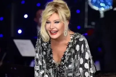 Senfoni orkestrası eşliğinde Yeşilçam şarkıları