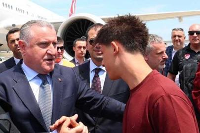 Gençlik ve Spor Bakanı Bak, A Milli Futbol Takımı'nı ABD'ye uğurladı