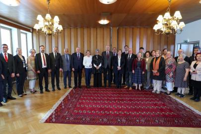 Kurtulmuş, Finlandiya'da Türk ve Tatar toplumu temsilcileriyle bir araya geldi