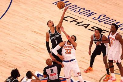 San Antonio Spurs, seride ilk galibiyetini aldı