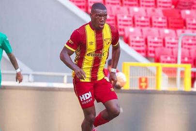 Göztepe’de Sinclair Armstrong, taraftardan tam not aldı
