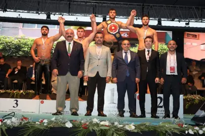 Bursa Büyükşehir güreşçisinden Cumhurbaşkanlığı Kupası’nda üçüncülük başarısı