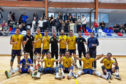 Yenişehirli voleybolcular sezona galibiyetle başladı