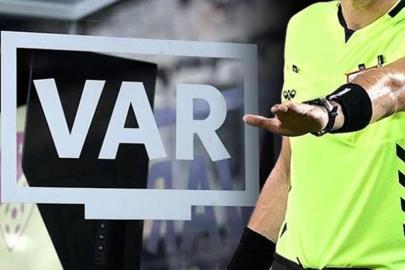Fenerbahçe - Alanyaspor maçının VAR hakemine verdi veriştirdi: 'Kuralı bilmiyorsa...'